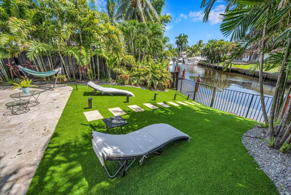 Givenchy Waterfront With Hot Tub & Bbq