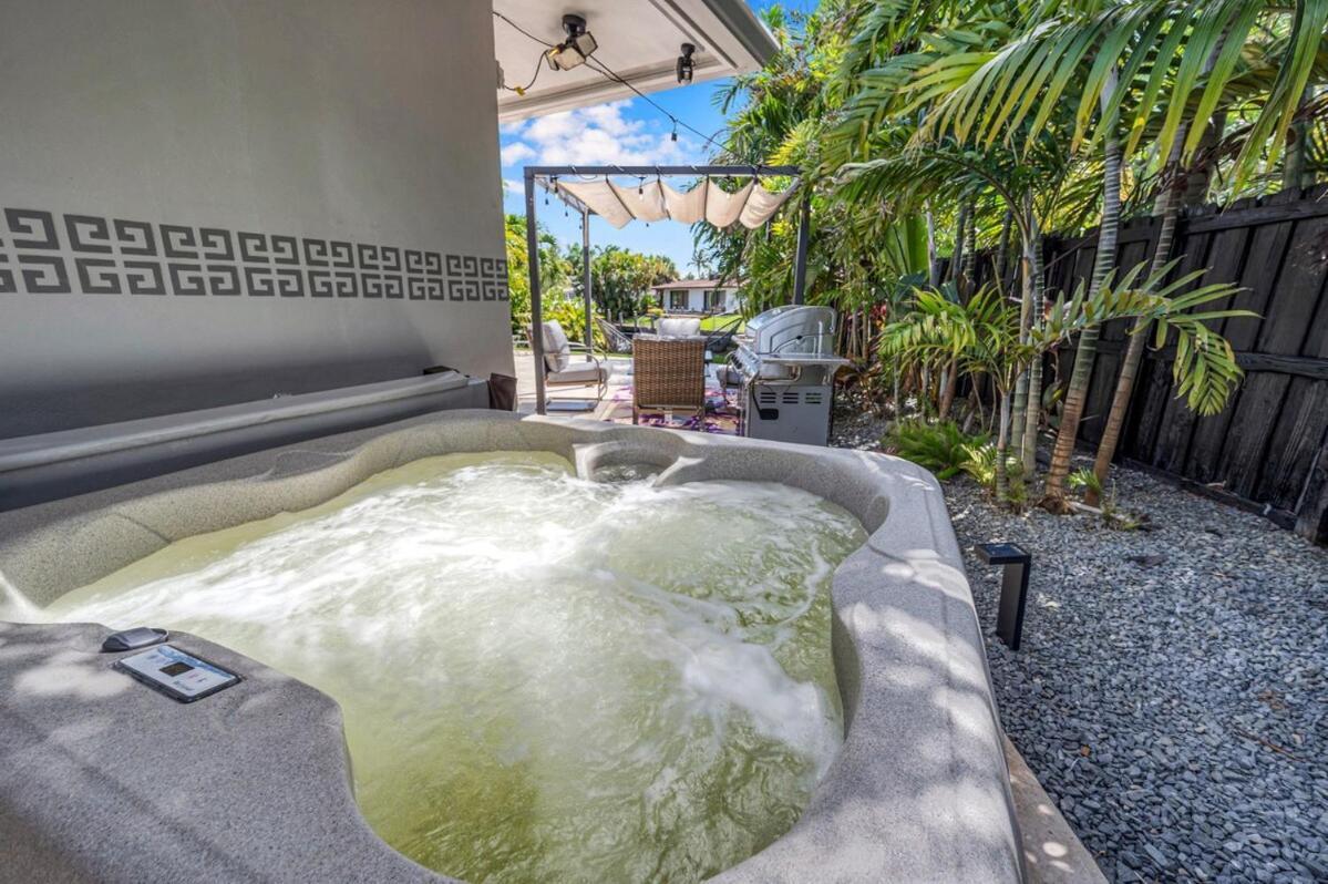 Villa Givenchy Waterfront With Hot Tub & Bbq Fort Lauderdale