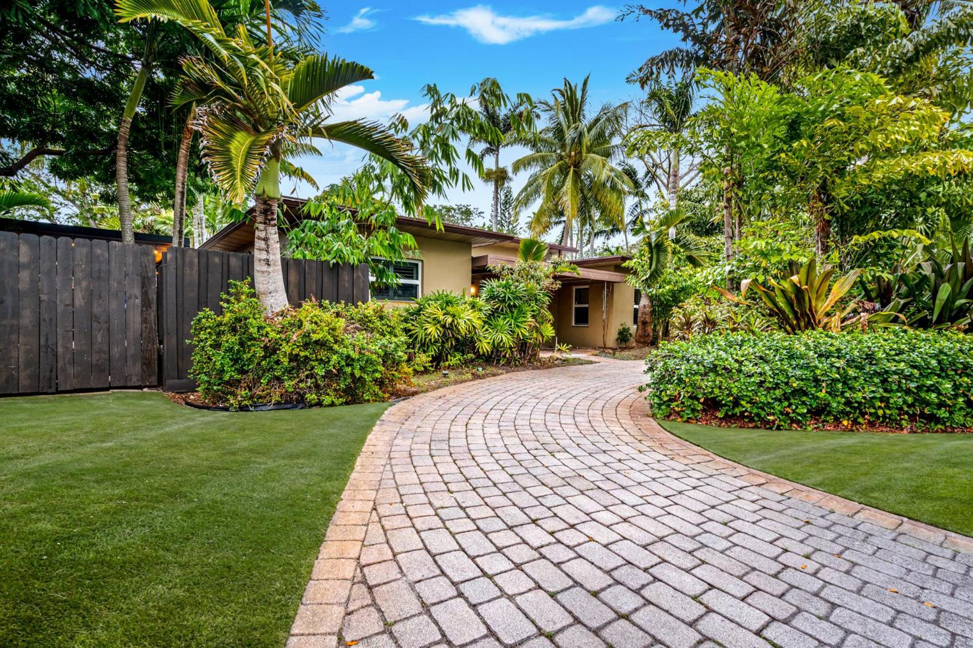 The Peacock Oasis~tropical~heated Pool~fire Pit *