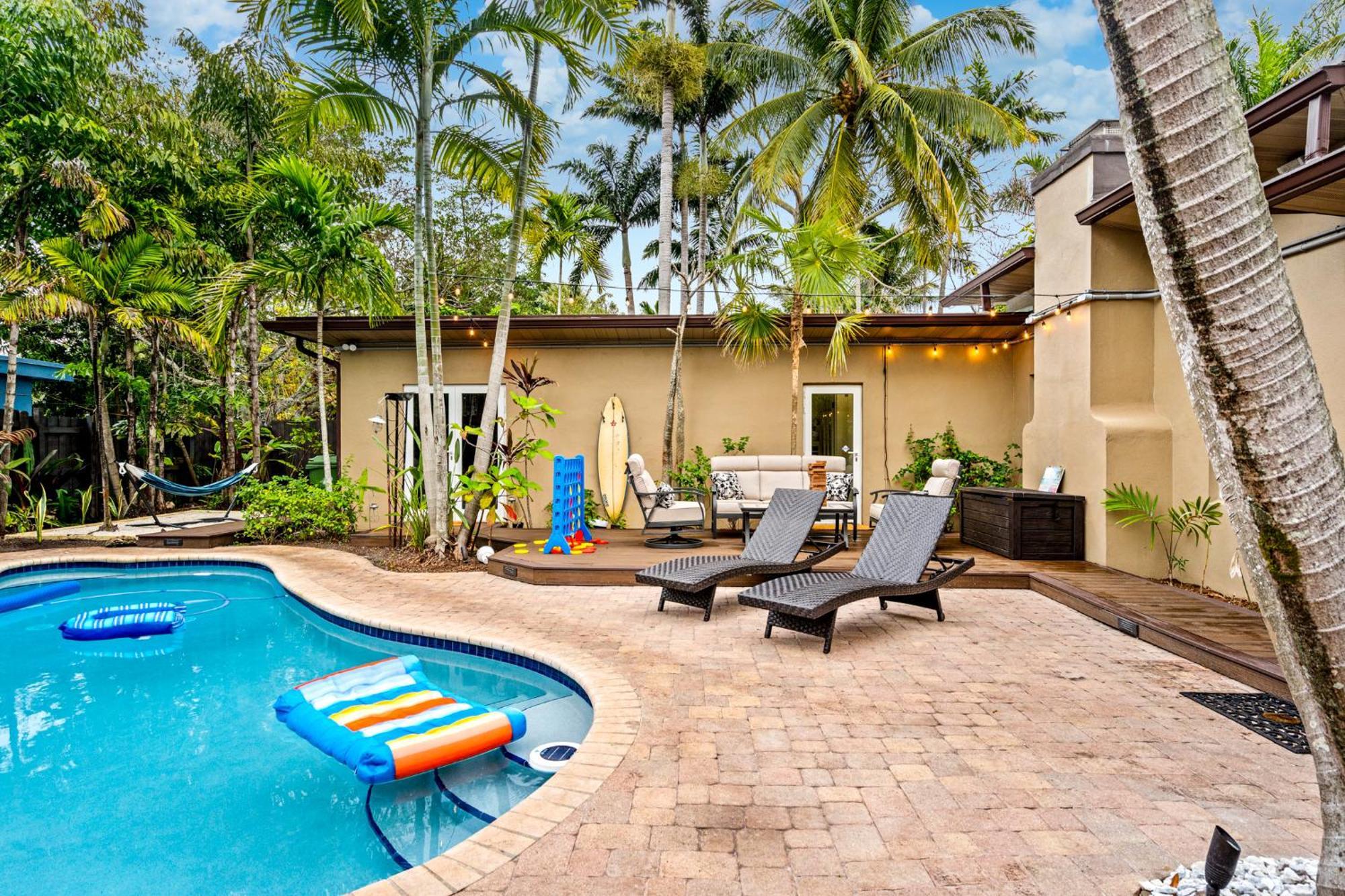 Holiday home The Peacock Oasis~tropical~heated Pool~fire Pit *