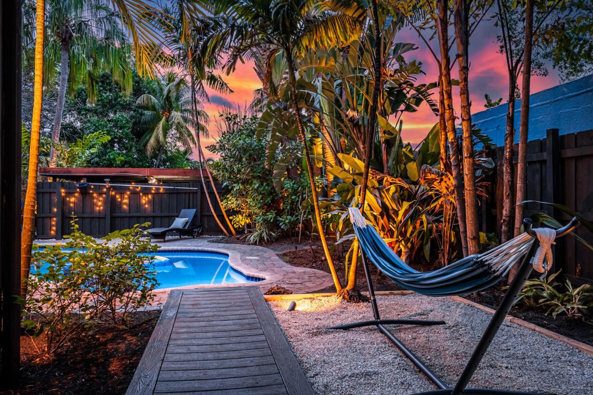Holiday home The Peacock Oasis~tropical~heated Pool~fire Pit Fort Lauderdale
