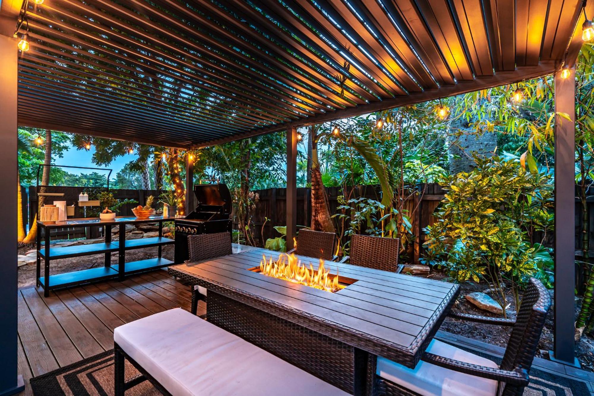Holiday home The Peacock Oasis~tropical~heated Pool~fire Pit
