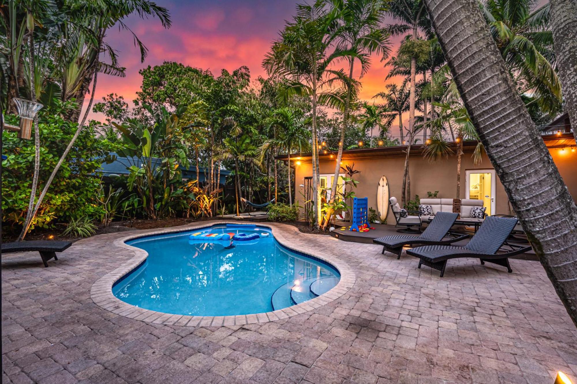 Holiday home The Peacock Oasis~tropical~heated Pool~fire Pit Fort Lauderdale