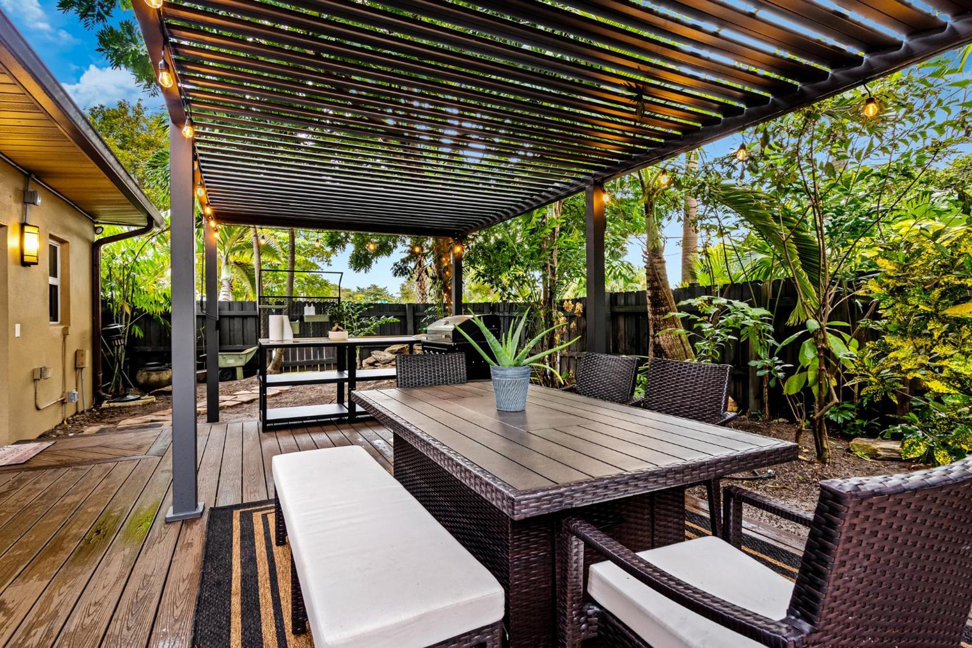 The Peacock Oasis~tropical~heated Pool~fire Pit *