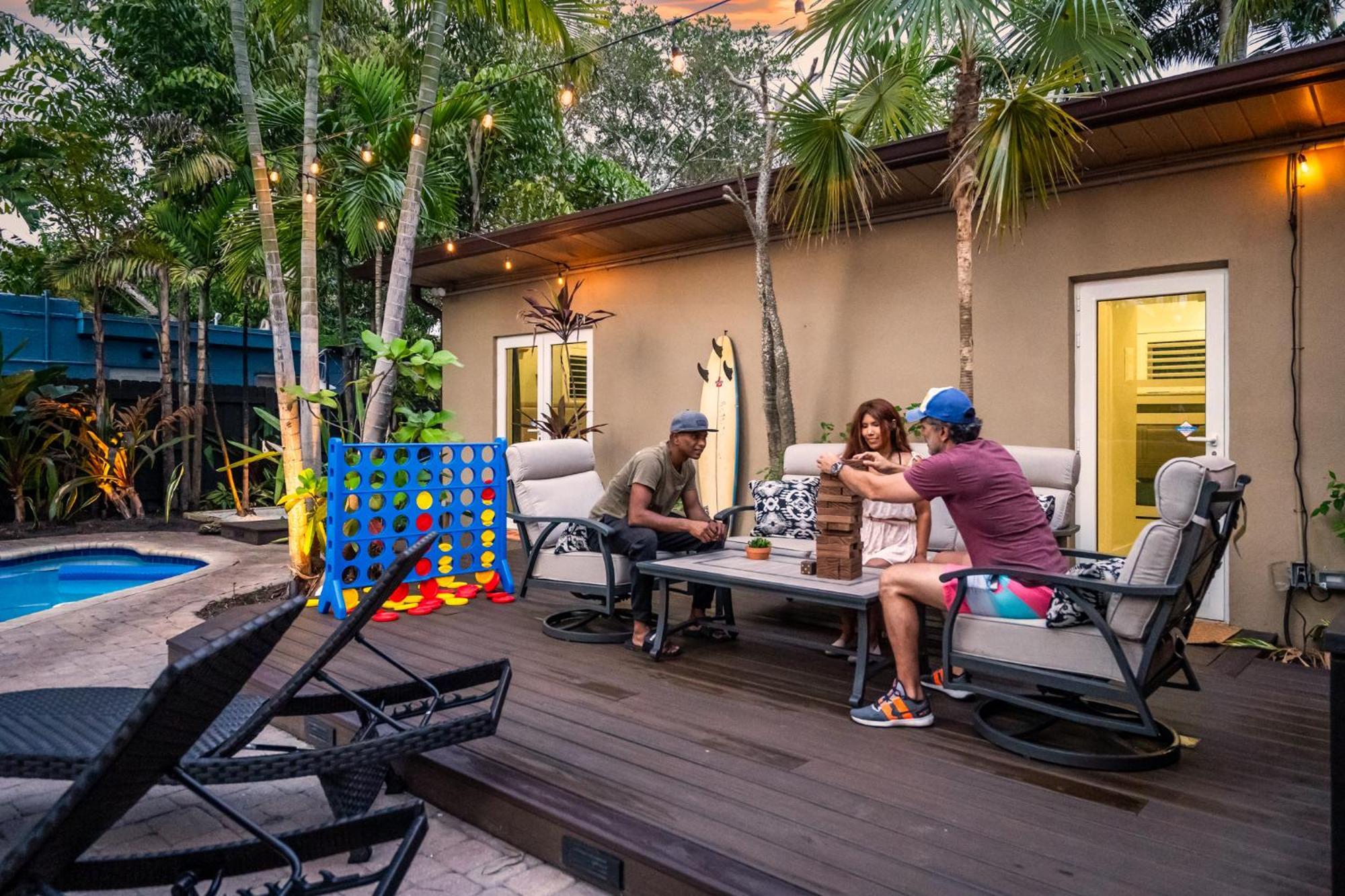 The Peacock Oasis~tropical~heated Pool~fire Pit Holiday home Fort Lauderdale