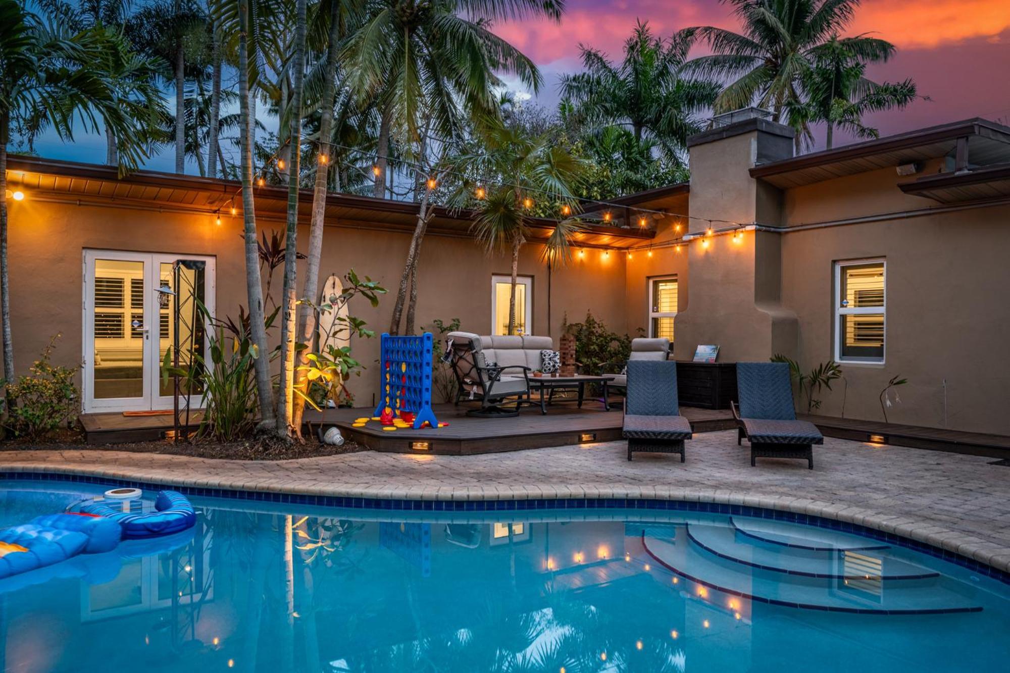 The Peacock Oasis~tropical~heated Pool~fire Pit Holiday home Fort Lauderdale