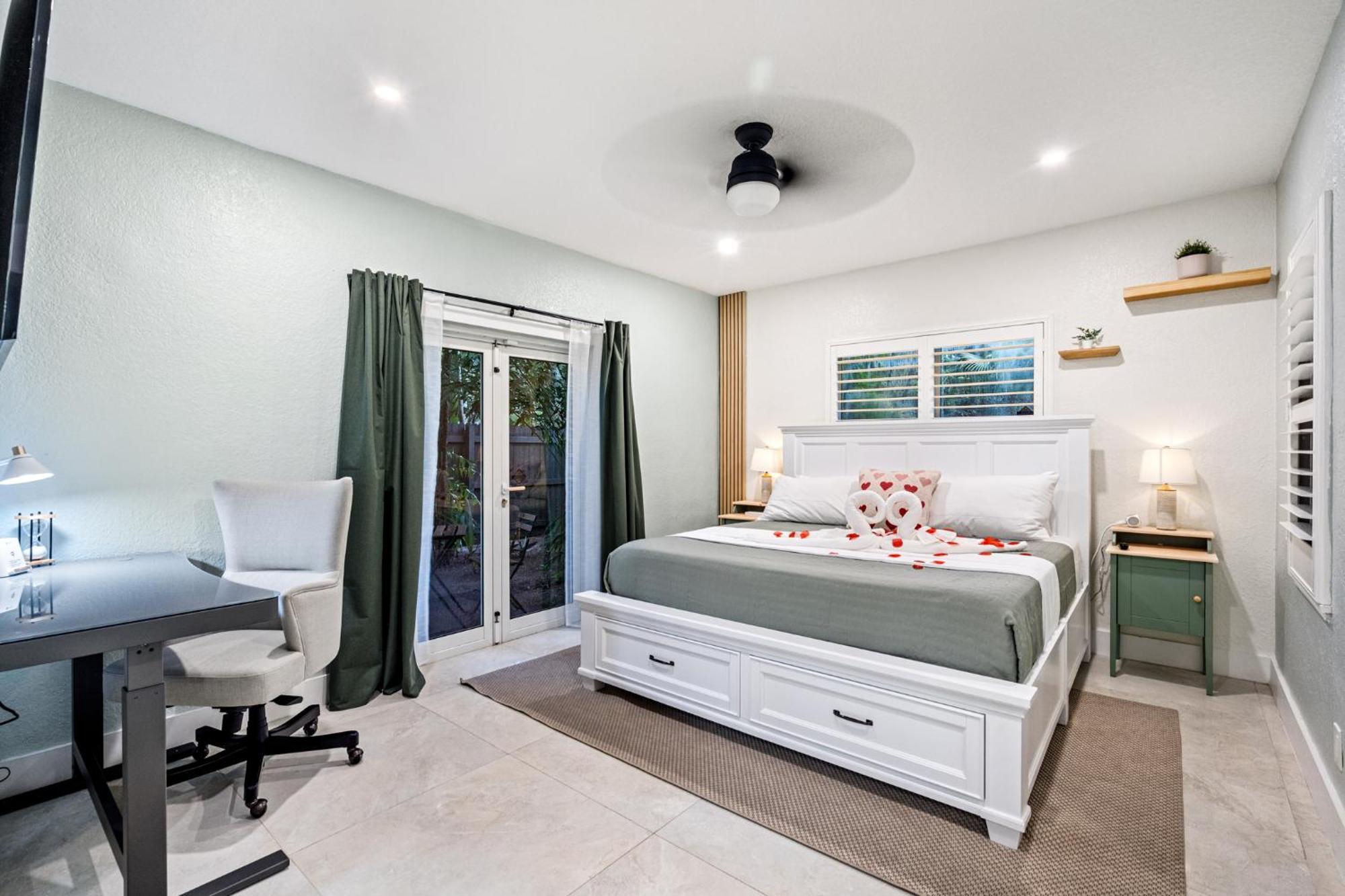 Holiday home The Peacock Oasis~tropical~heated Pool~fire Pit Fort Lauderdale
