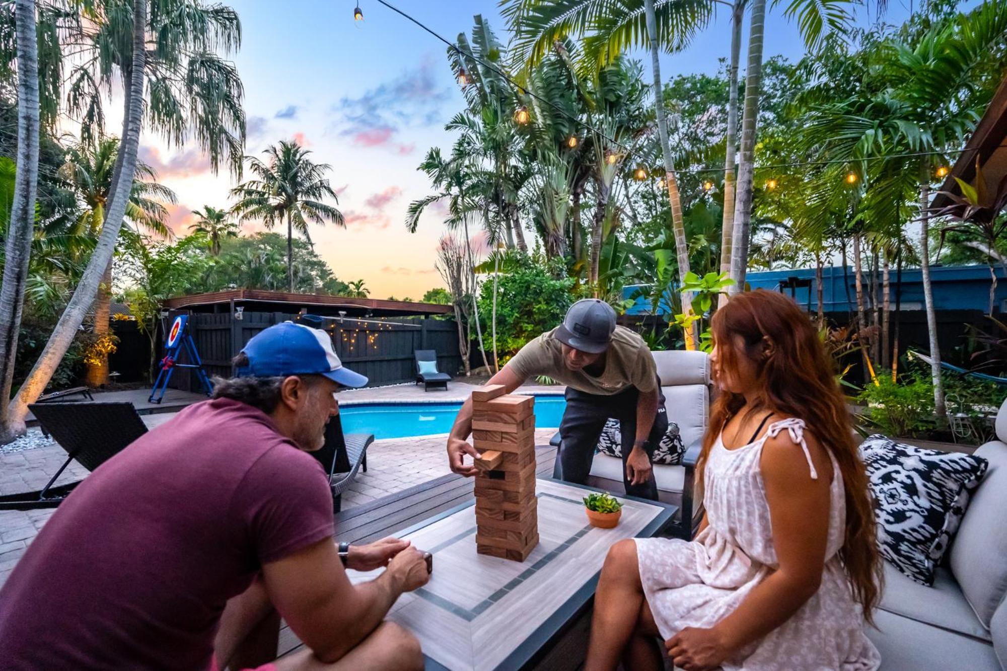 The Peacock Oasis~tropical~heated Pool~fire Pit Holiday home