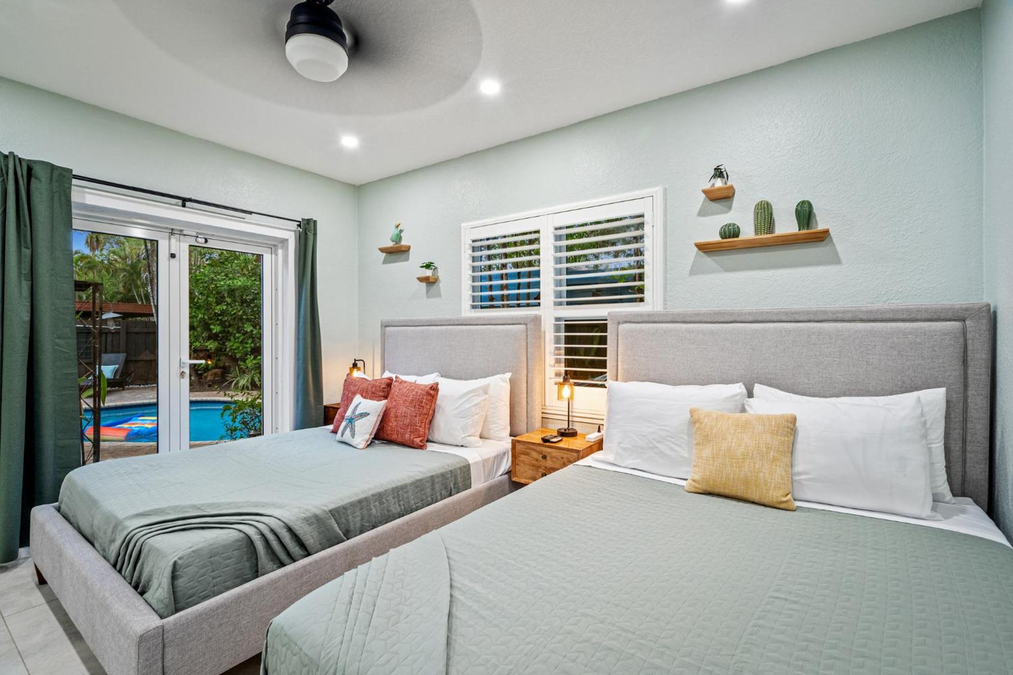 The Peacock Oasis~tropical~heated Pool~fire Pit Holiday home *