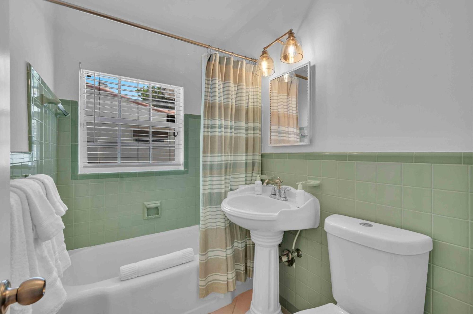 Holiday home Surf Keysteps From Beautiful Courtyard Hot Tub H0mes
