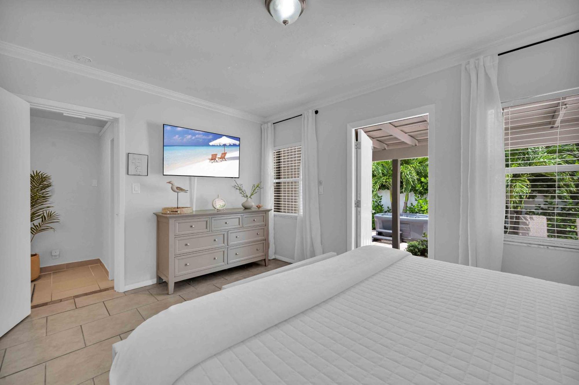 Surf Keysteps From Beautiful Courtyard Hot Tub H0mes