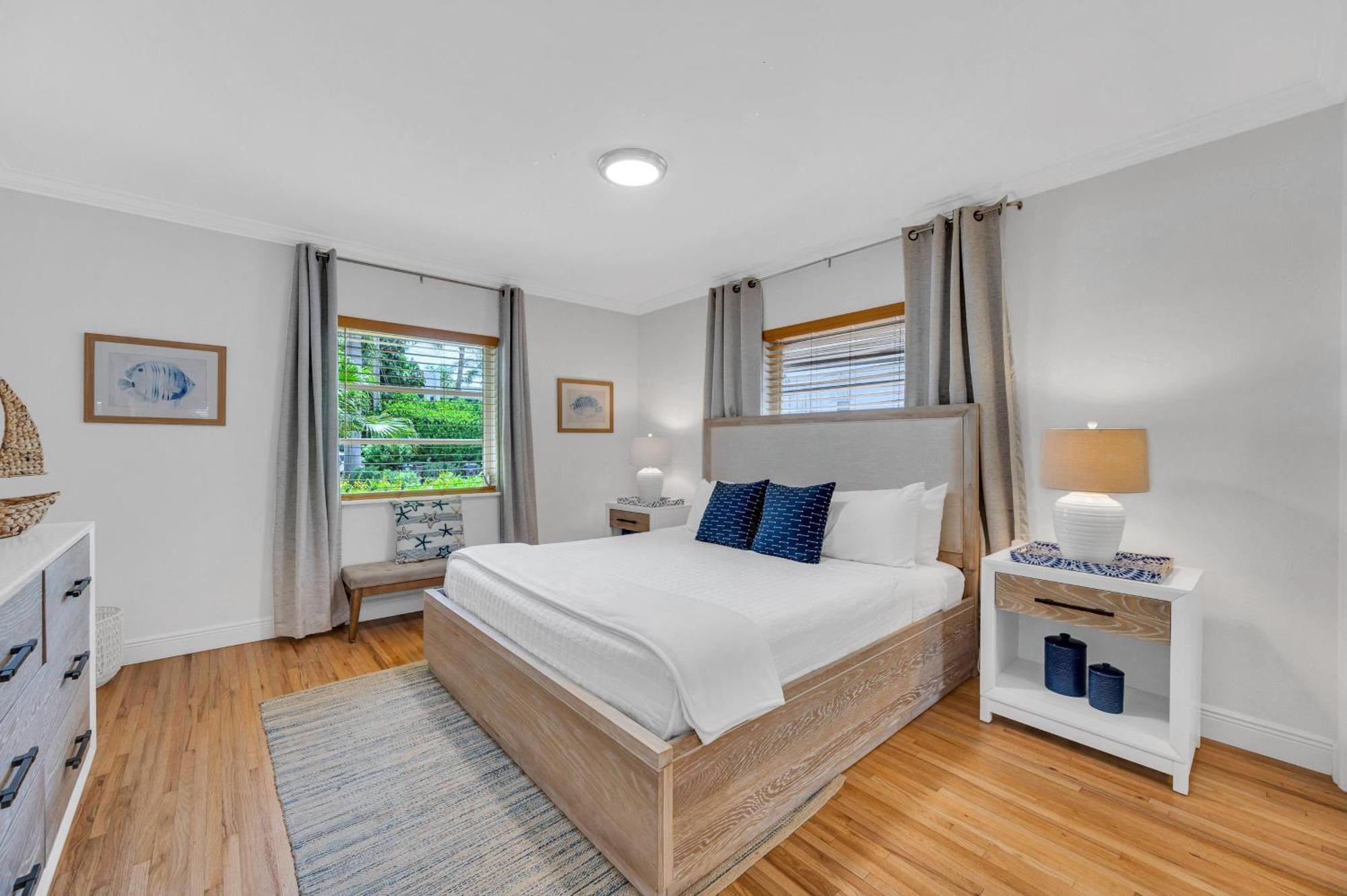 Steps From Quaint Heated Pool Key Resldences Holiday home *
