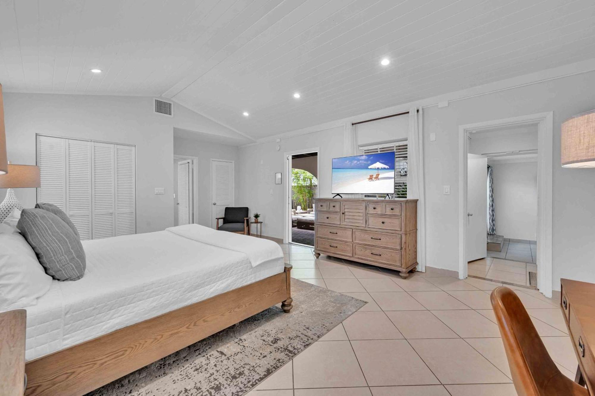 Surf Keysteps From Beautiful Courtyard Hot Tub H0mes Holiday home *