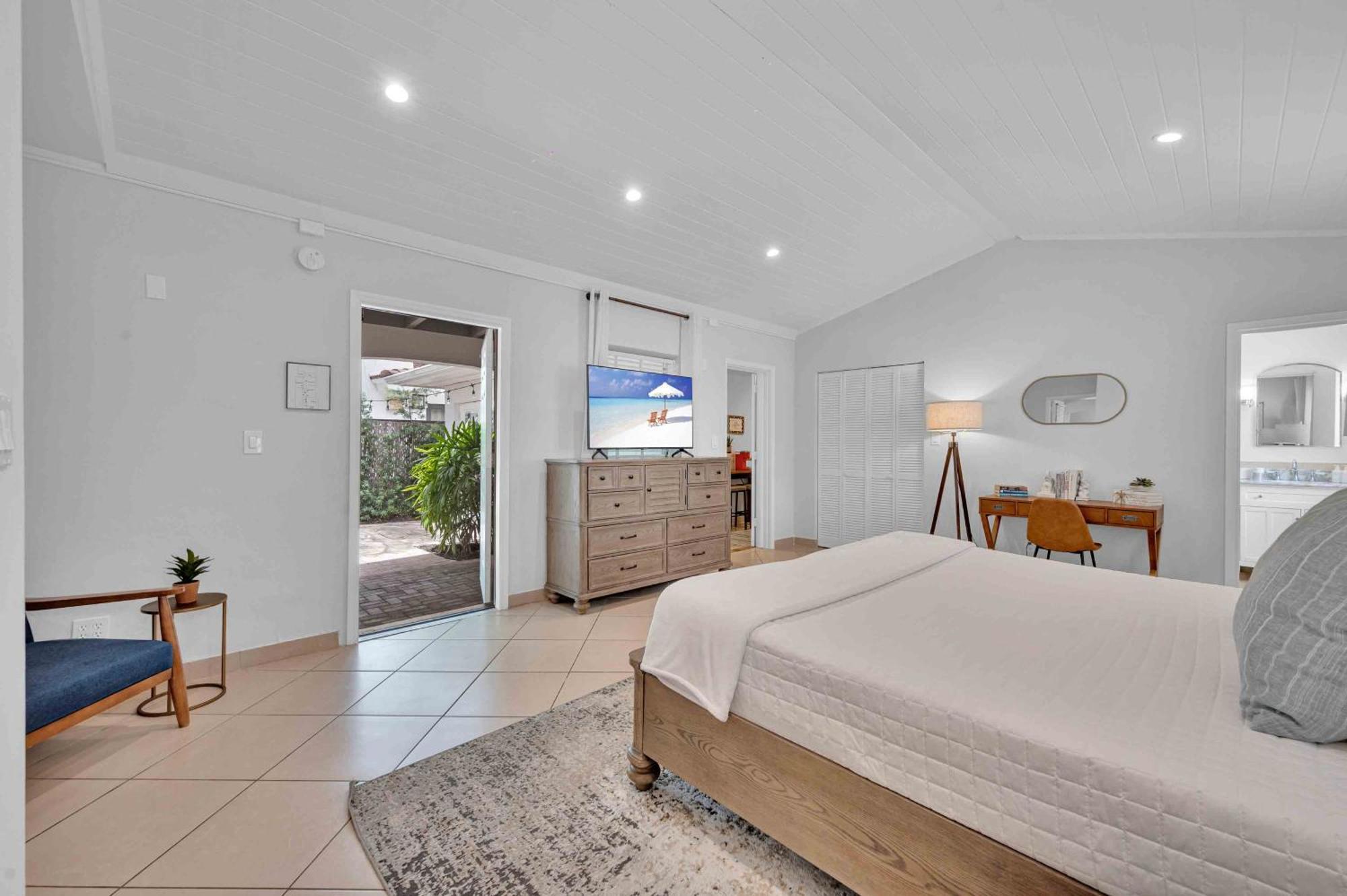 Holiday home Surf Keysteps From Beautiful Courtyard Hot Tub H0mes *