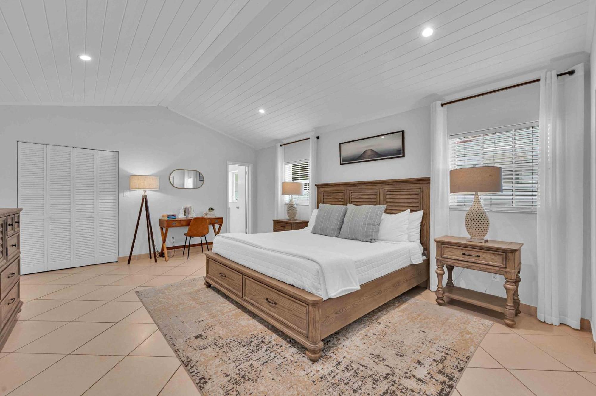Surf Keysteps From Beautiful Courtyard Hot Tub H0mes Fort Lauderdale