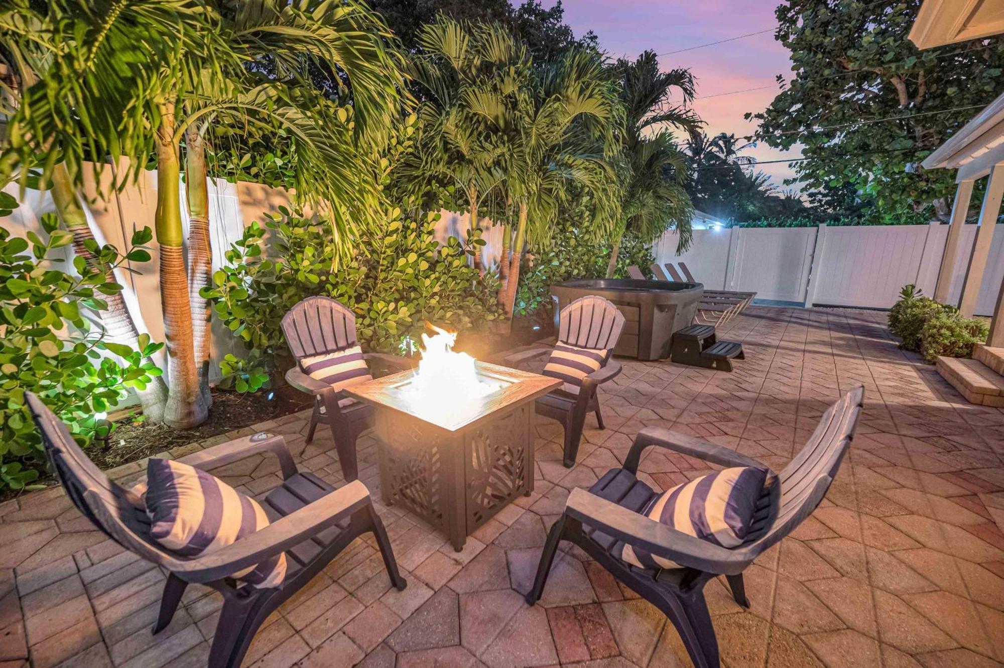 Holiday home Surf Keysteps From Beautiful Courtyard Hot Tub H0mes *