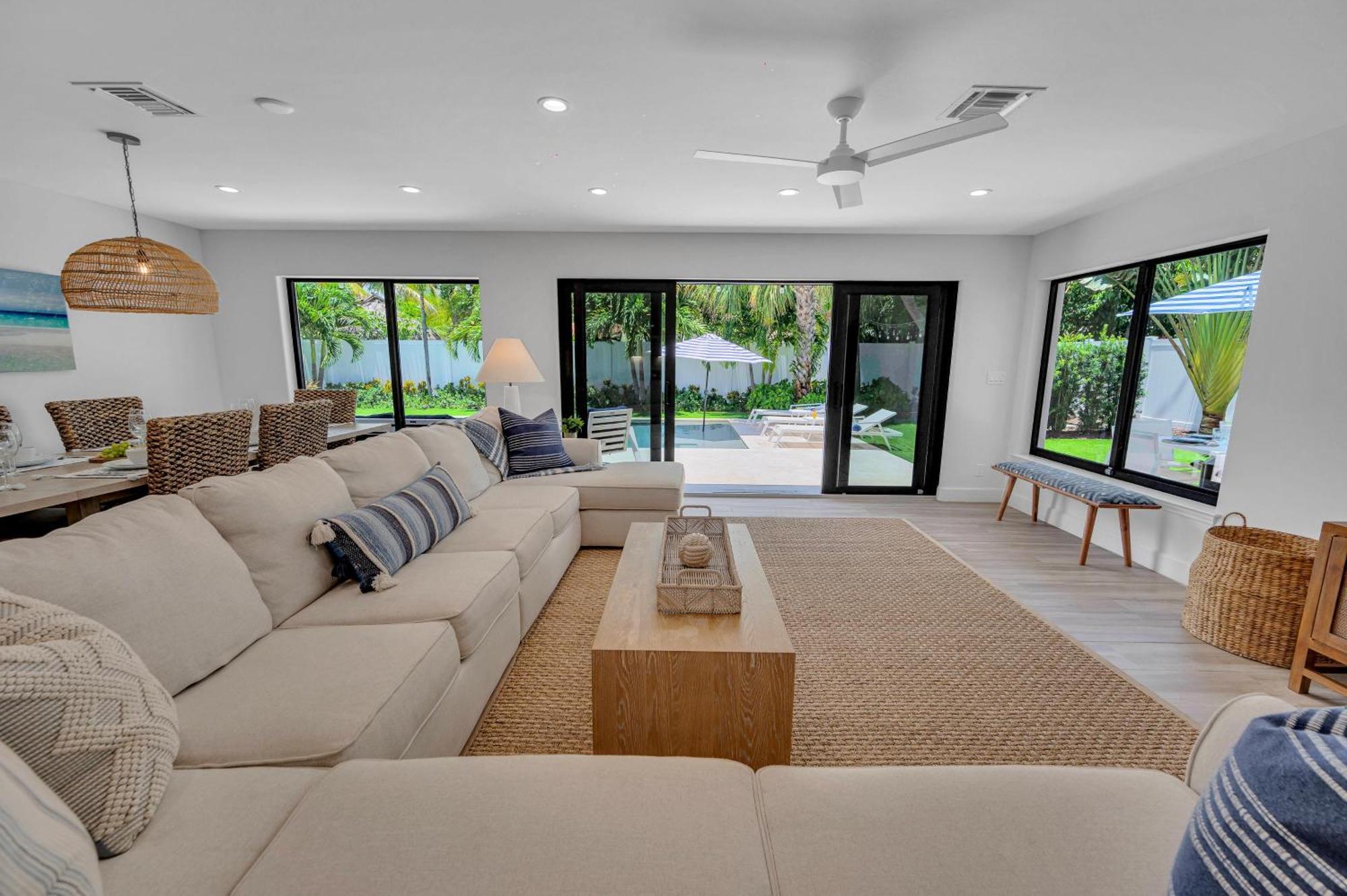 Coastal Style Haven Proximity Heated Pool Tranquility Manatee Ranch Key Resldences Holiday home Fort Lauderdale