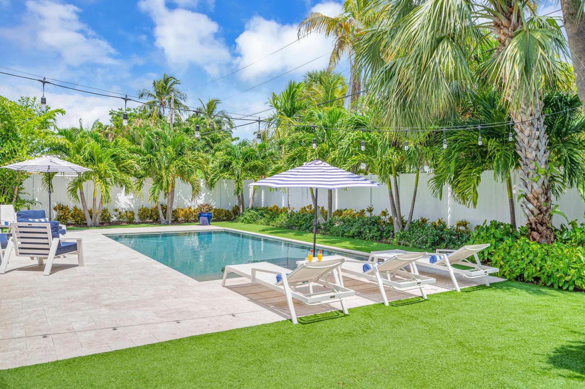 Coastal Style Haven Proximity Heated Pool Tranquility Manatee Ranch Key Resldences Holiday home