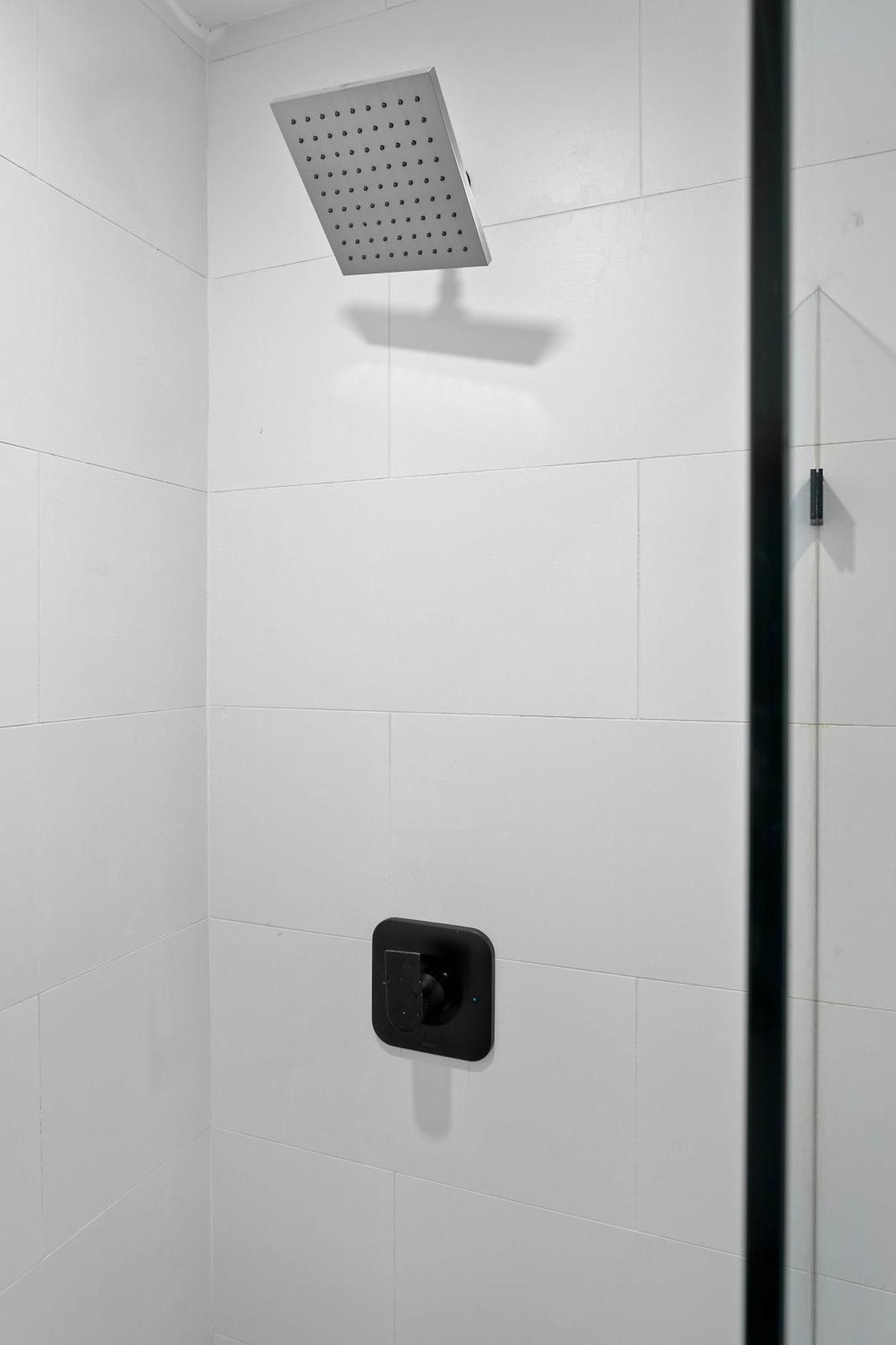 Apartment 921 3 *