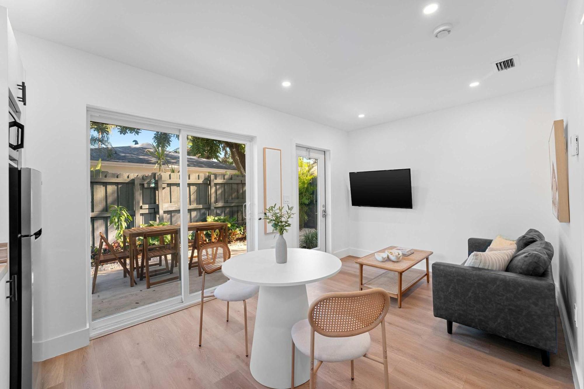 Apartment 921 3