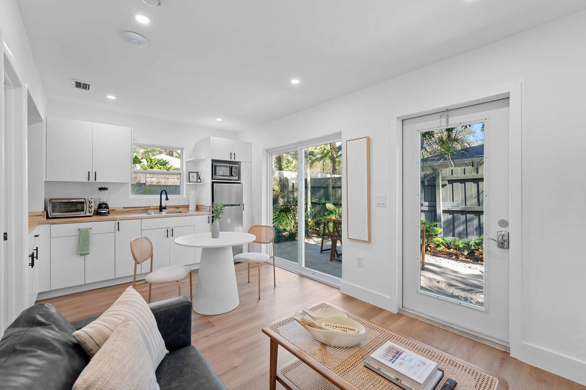 Apartment 921 3 *