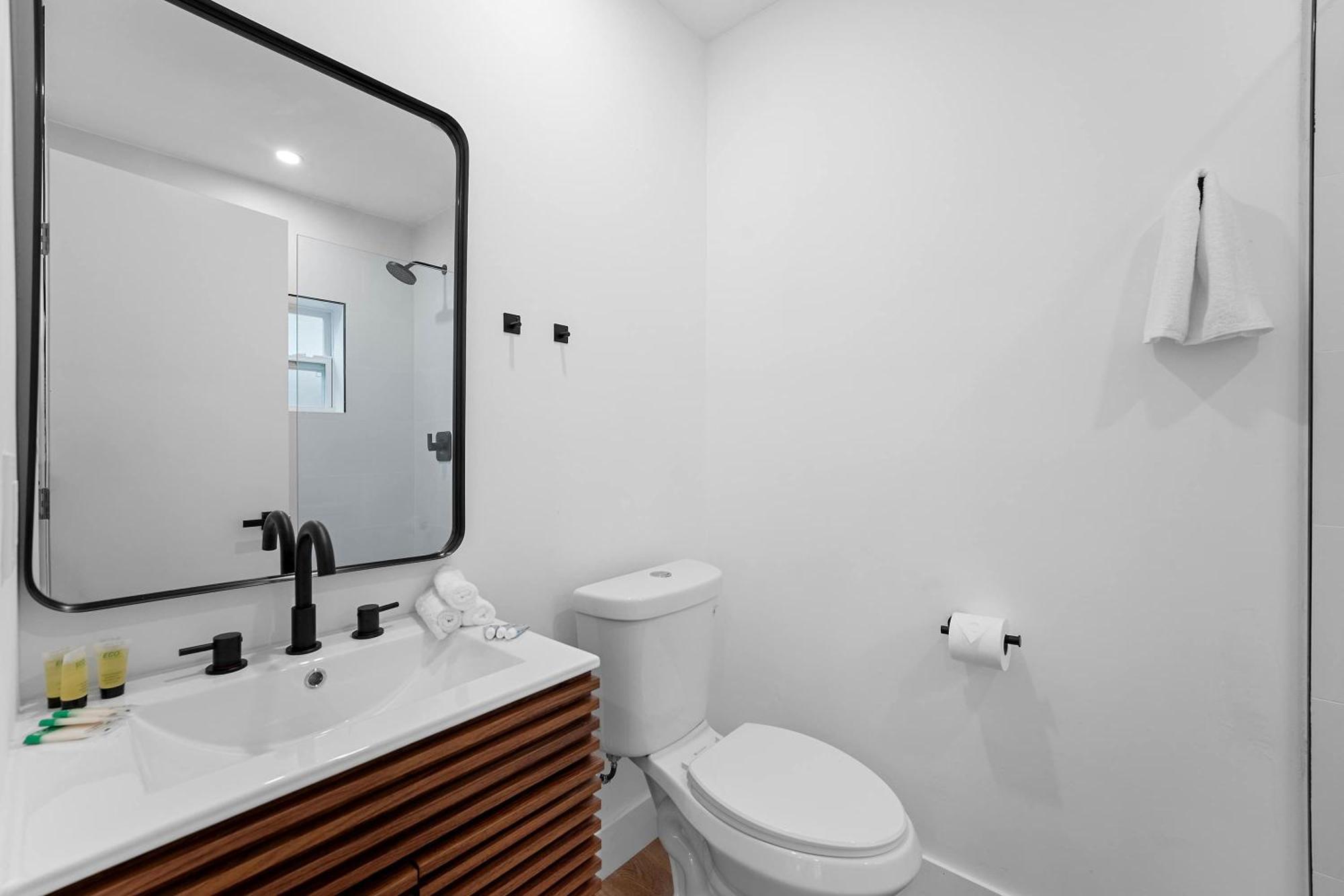 921 1 Apartment