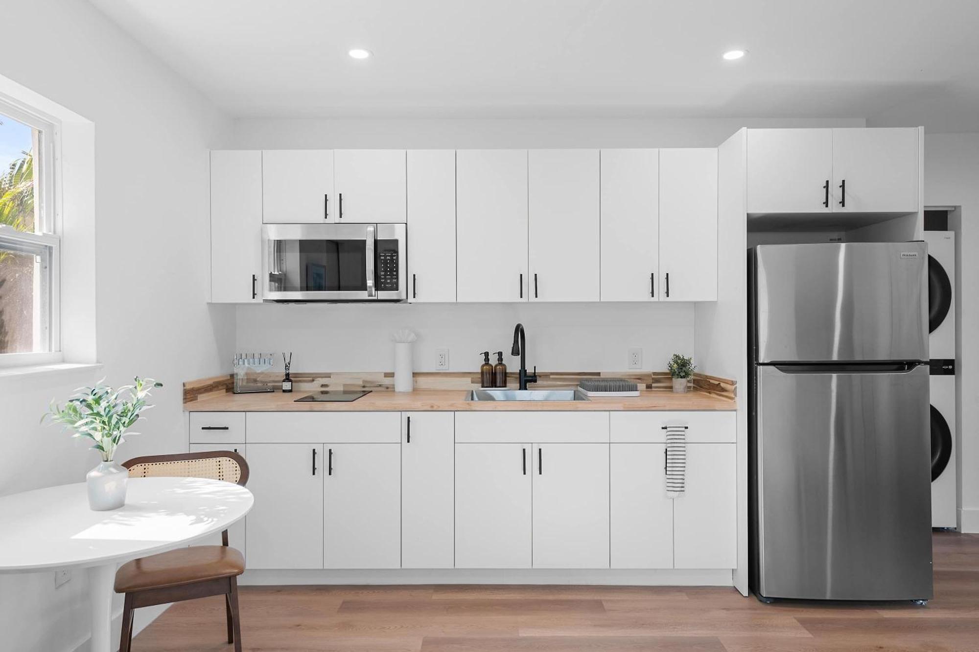 Apartment 921 1 *