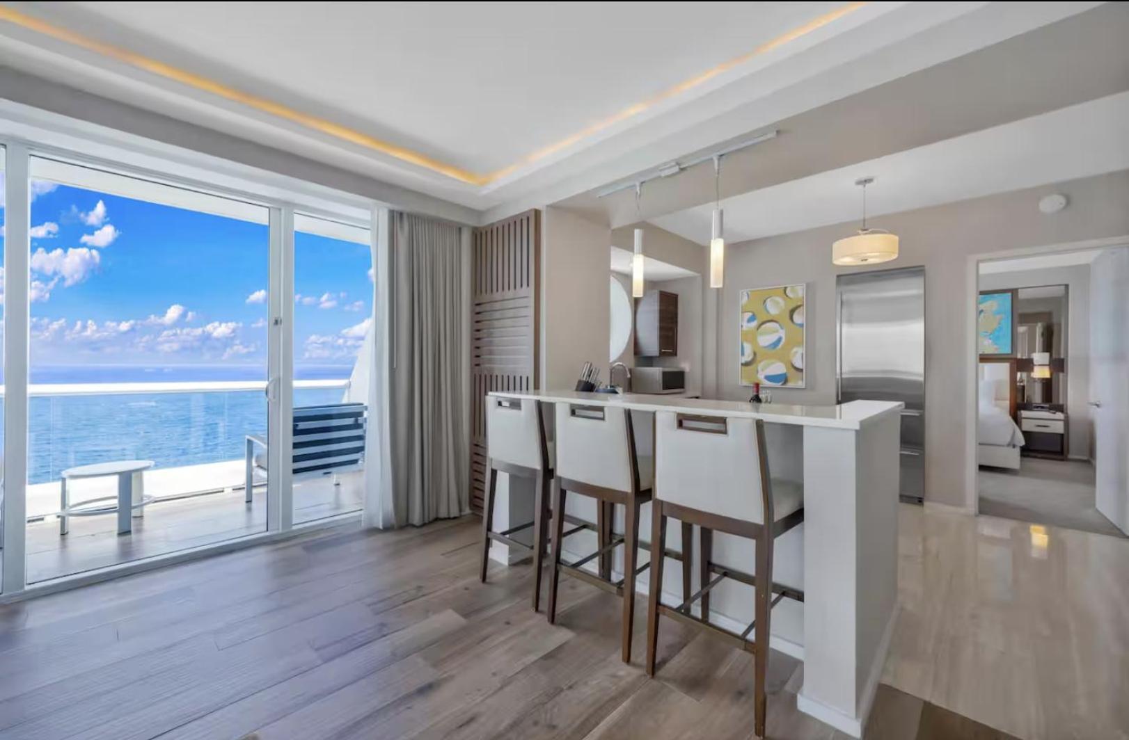 Apartment Beachfront With Spacious Balcony *