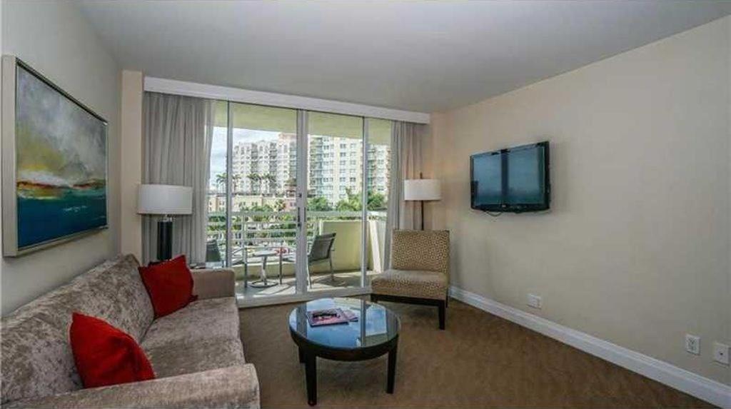 Doubletree-hilton Walk To The Beach Fort Lauderdale