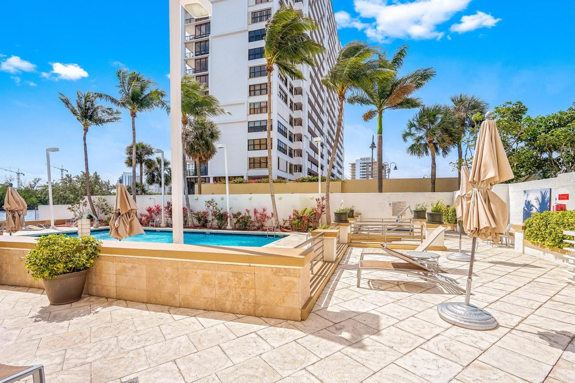Hotel Doubletree-hilton Walk To The Beach 5*