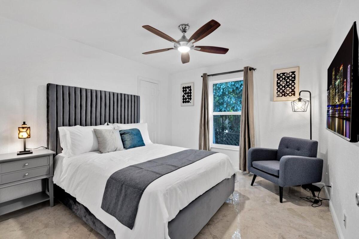Waterfront House - Solar Heated Pool, Arcade Games Holiday home *