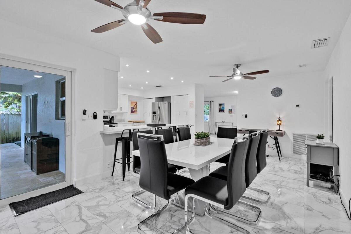 Holiday home Waterfront House - Solar Heated Pool, Arcade Games *