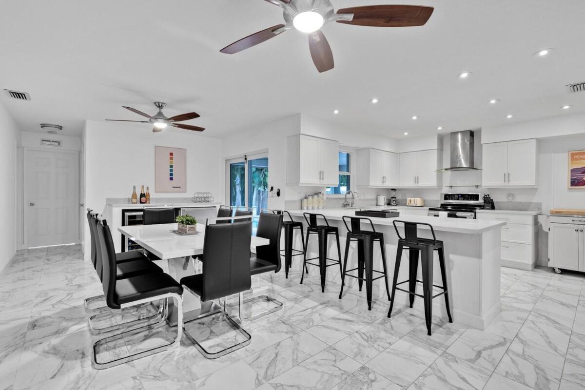 Holiday home Waterfront House - Solar Heated Pool, Arcade Games *