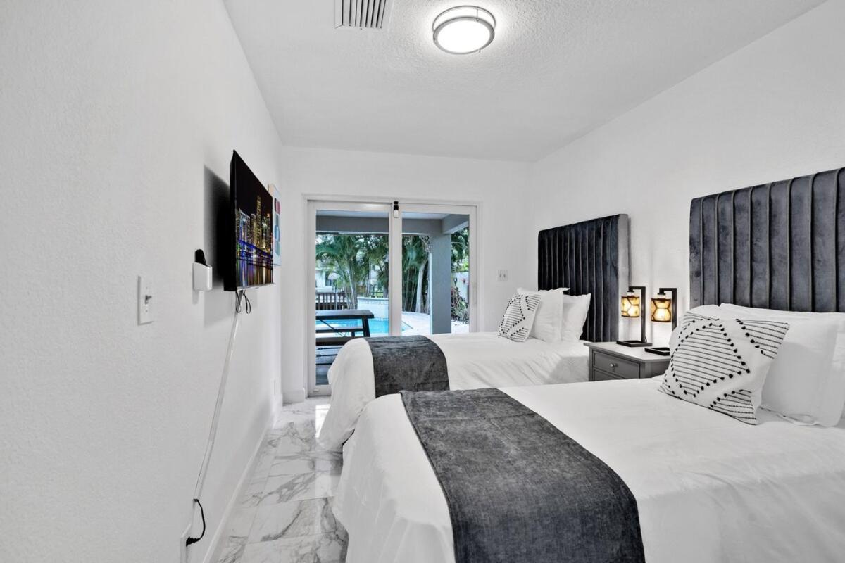 Waterfront House - Solar Heated Pool, Arcade Games