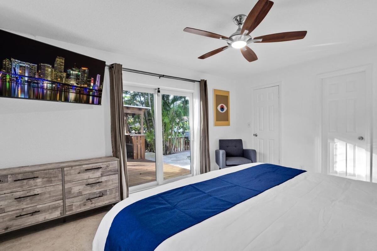 Waterfront House - Solar Heated Pool, Arcade Games Holiday home *