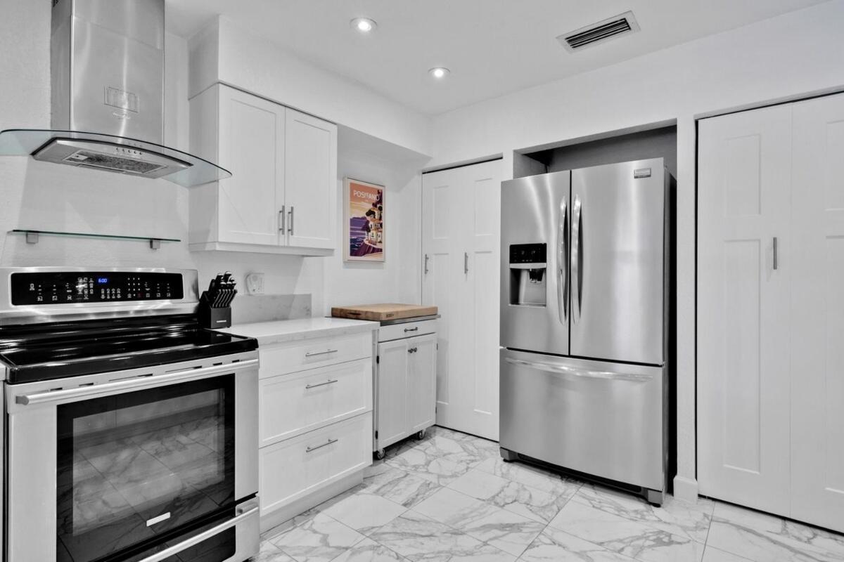 Waterfront House - Solar Heated Pool, Arcade Games *