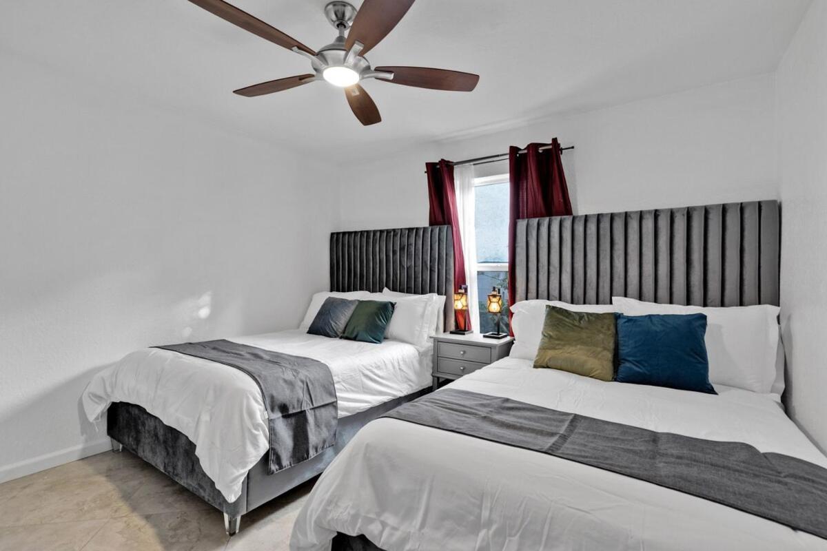 Holiday home Waterfront House - Solar Heated Pool, Arcade Games