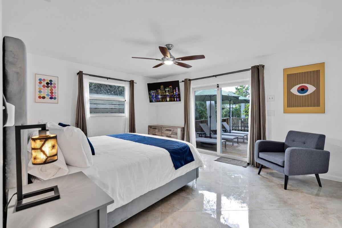 Waterfront House - Solar Heated Pool, Arcade Games Holiday home *