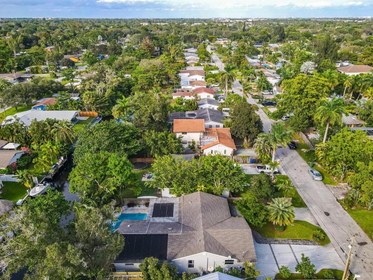Waterfront House - Solar Heated Pool, Arcade Games Holiday home