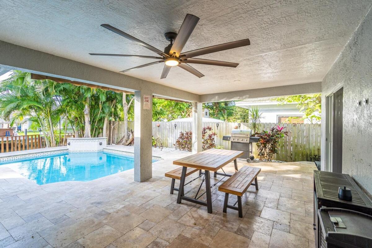 Waterfront House - Solar Heated Pool, Arcade Games