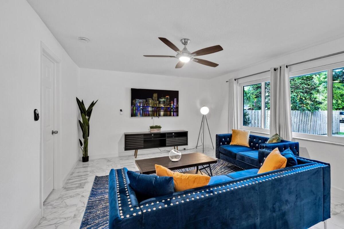 Holiday home Waterfront House - Solar Heated Pool, Arcade Games