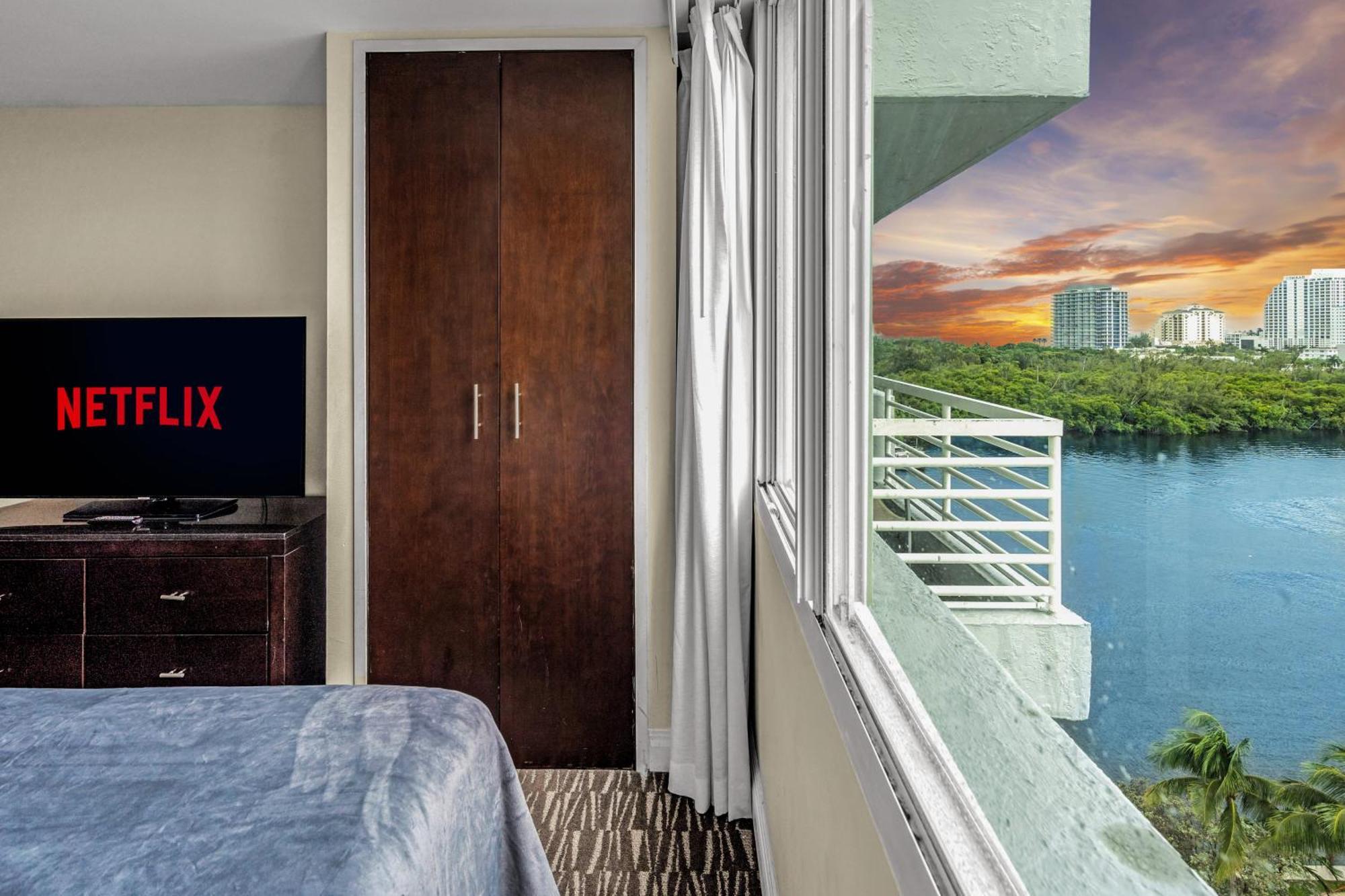 Ventur Gallery One Waterfront Pool And Bar Apartment Fort Lauderdale