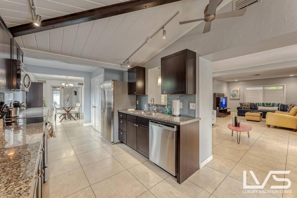 Casadelmar- Outdoor Oasis Heated Pool 5 Min 2 Holiday home Fort Lauderdale
