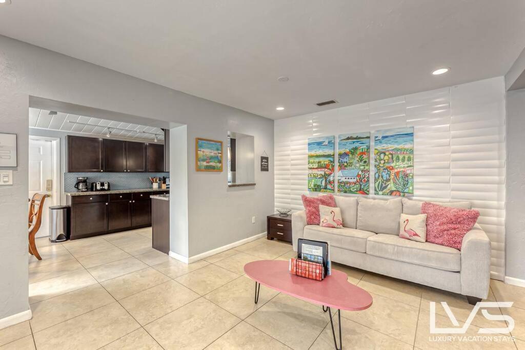 Casadelmar- Outdoor Oasis Heated Pool 5 Min 2 Holiday home Fort Lauderdale