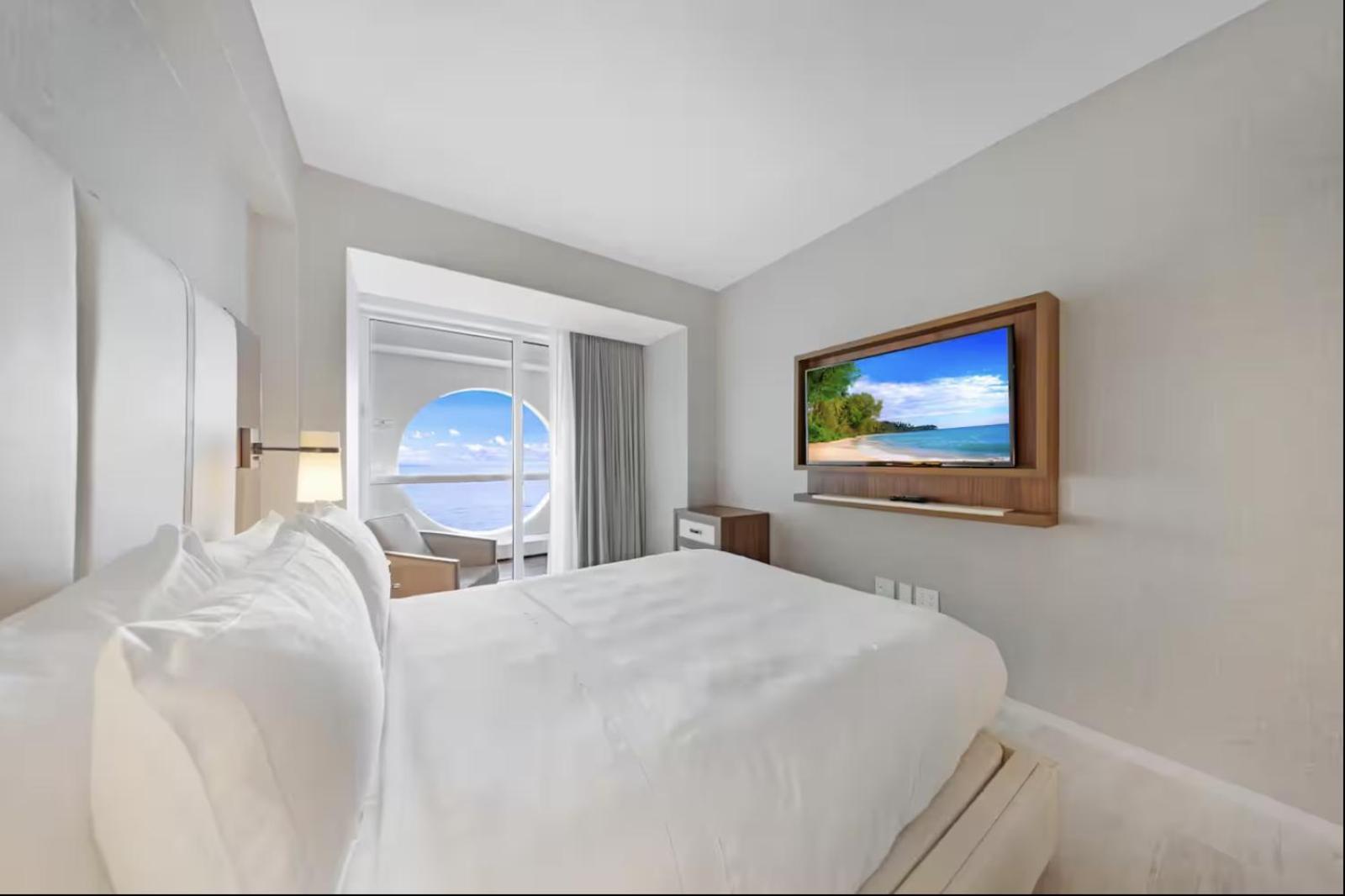 Beachfront With Spacious Balcony