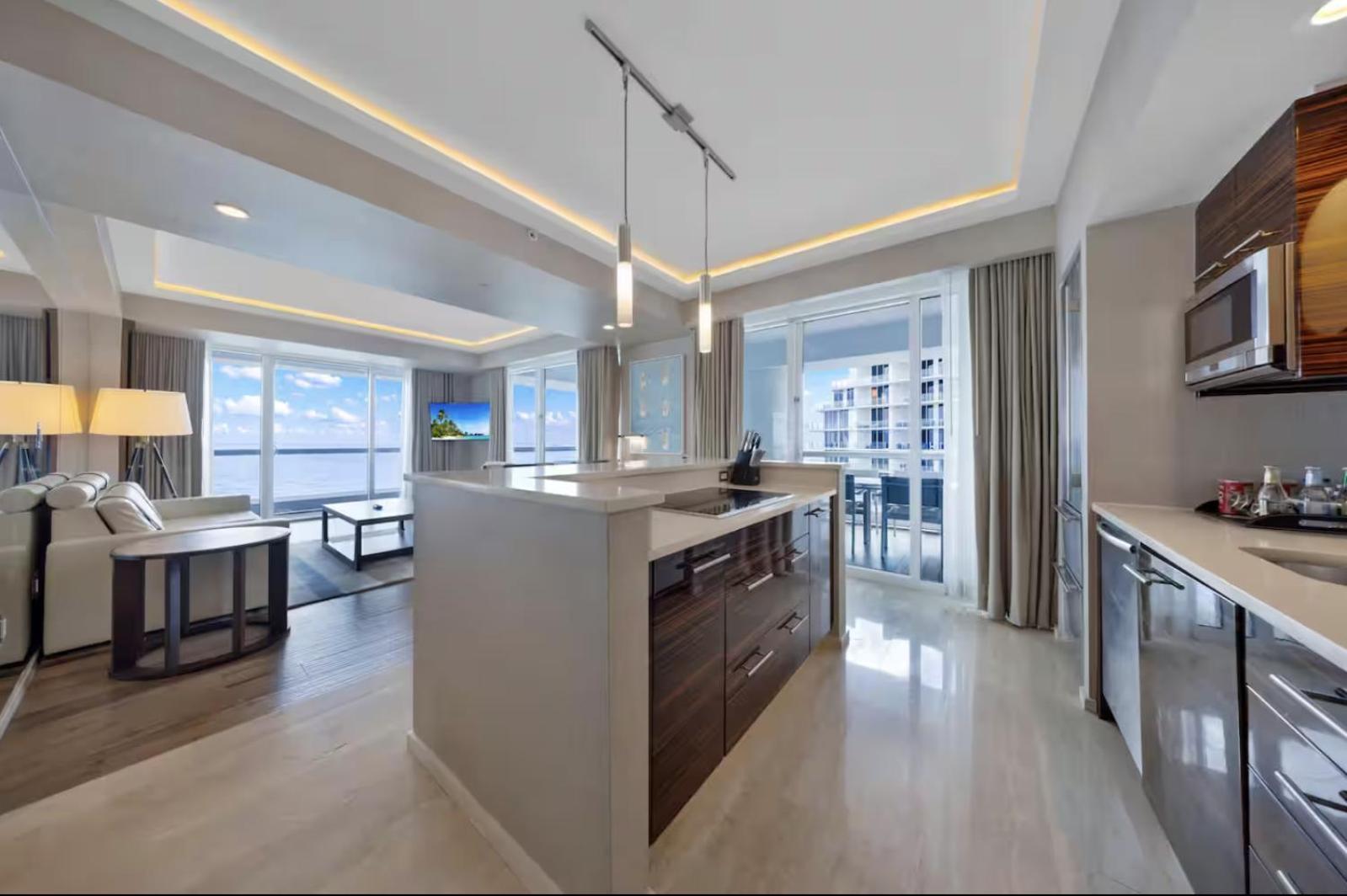 Apartment Beachfront With Spacious Balcony