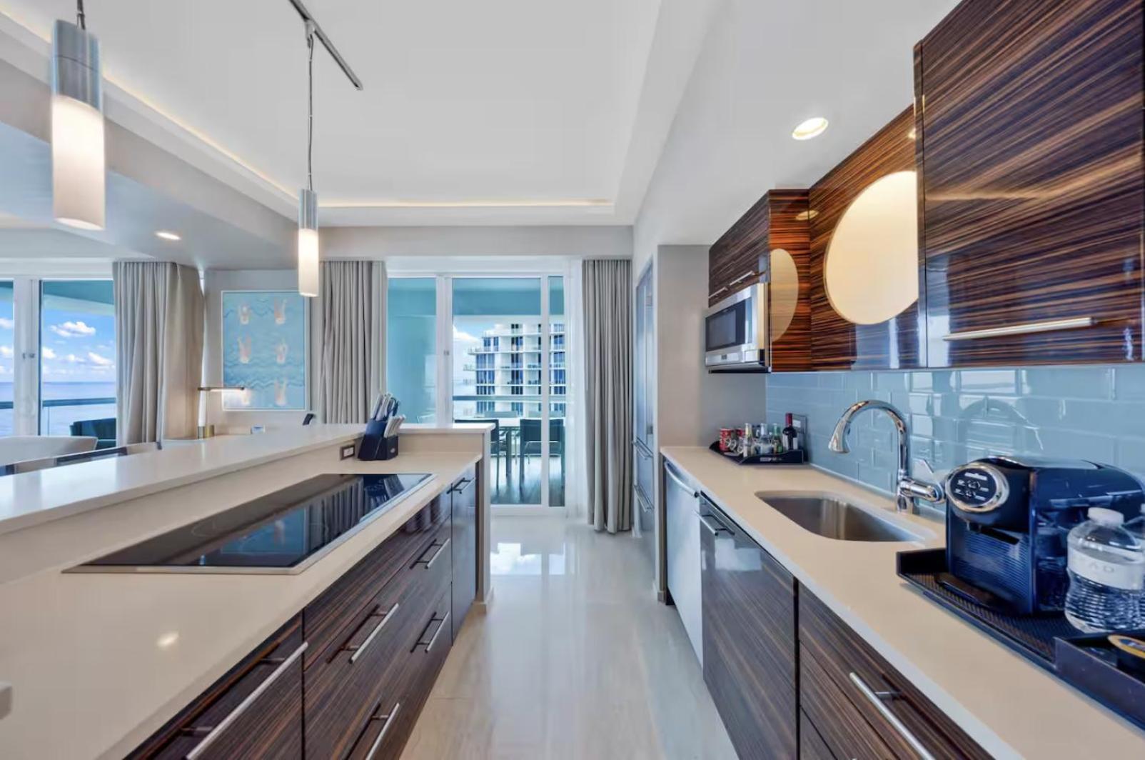 Apartment Beachfront With Spacious Balcony