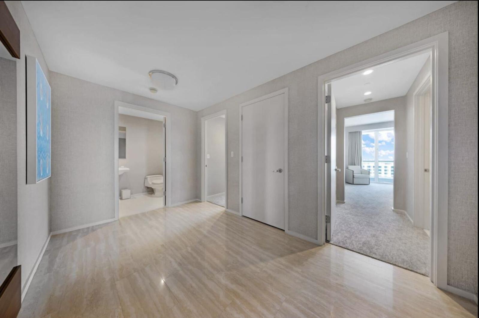 Apartment Beachfront With Spacious Balcony *