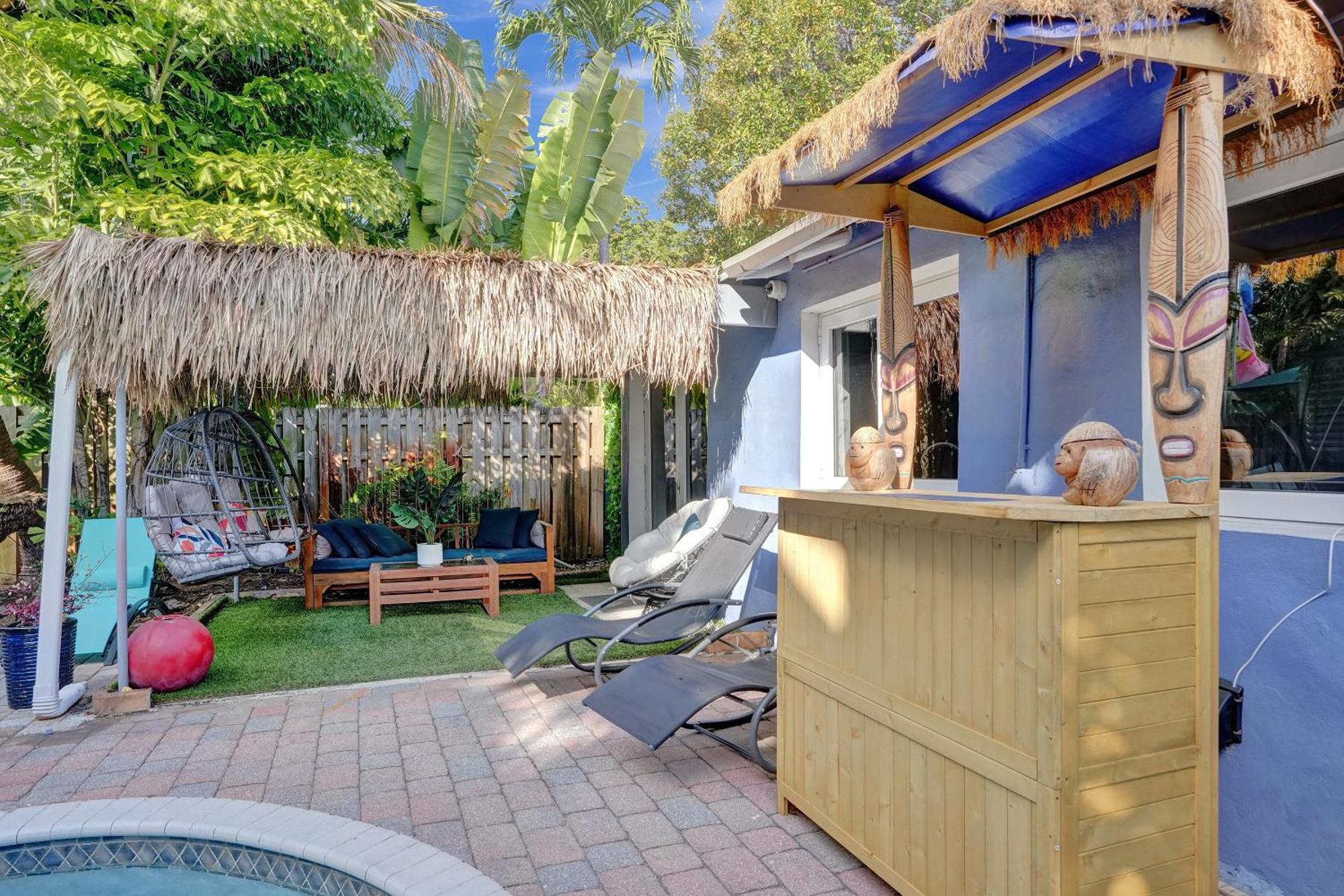 Kiki Grand - Men's Clothing Optional Holiday home