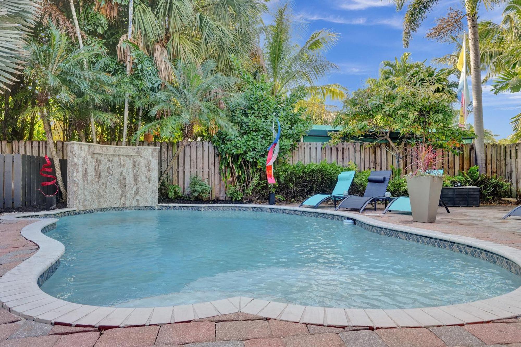Kiki 4 - Men's Clothing Optional Guest house Fort Lauderdale